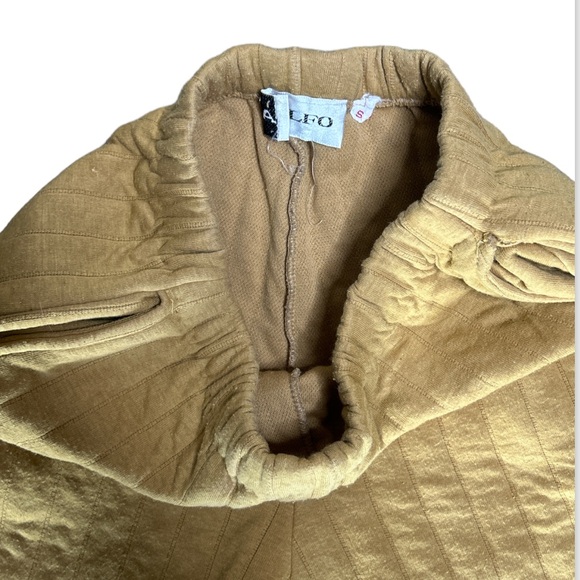 Adolfo Quilted Shorts - Picture 4 of 8